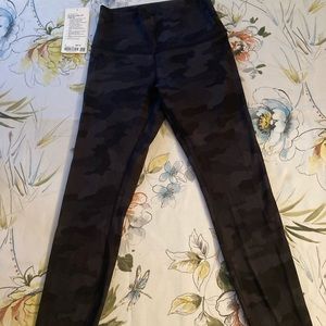 lululemon leggings - Wunder Under HR Tight 25 “ - women’s size 6